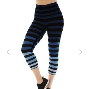K-Deer stripe leggings size small Capri length